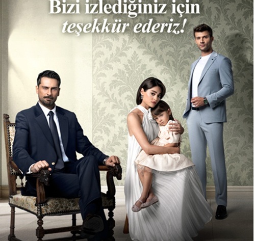 Simay Barlas sebagai Azra dan Onur Tuna sebagai Emirhan dalam Aynadaki Yabancı, drama Turki penuh misteri, obsesi cinta, dan rahasia gelap keluarga Karaaslan